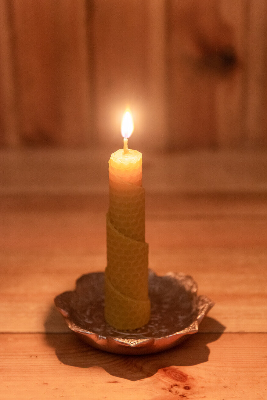 Beeswax medium cylinder candle