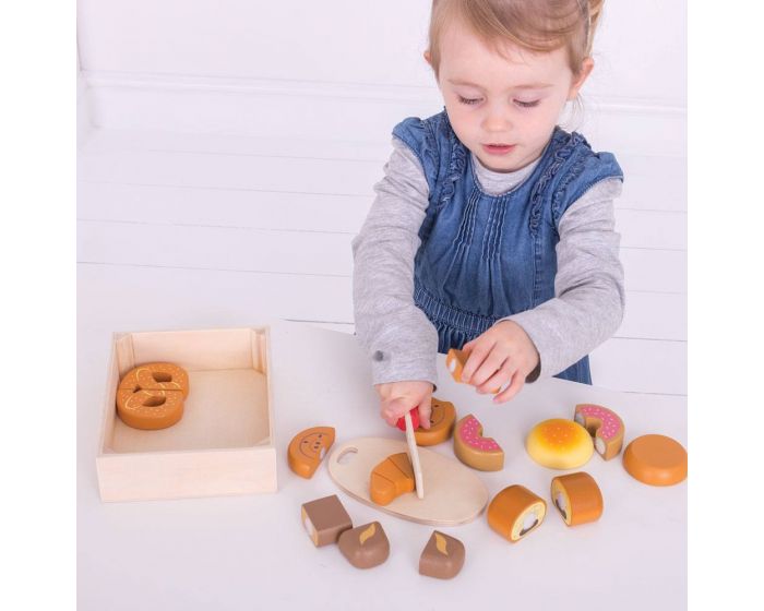 Cutting bread & pastries crate